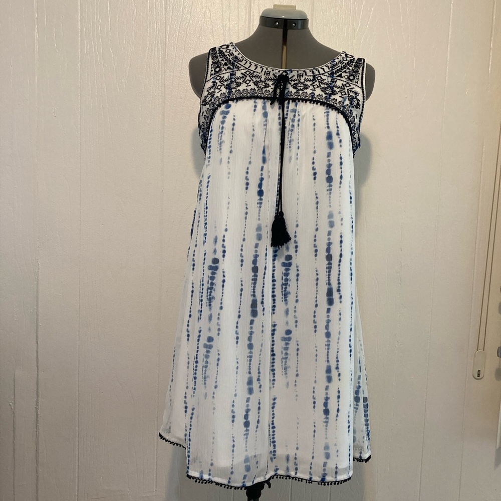 NWOT  Knox Rose Sleeveless Summer Detailed dress. Size
